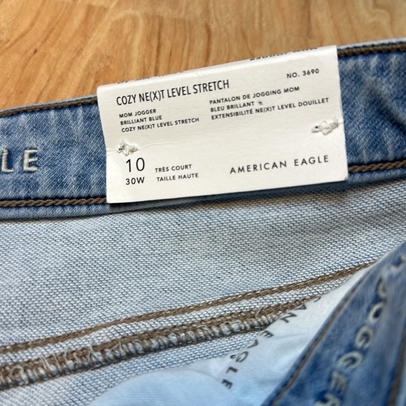American Eagle Mom Jogger Jeans size 10 NWT - Picture 9 of 11